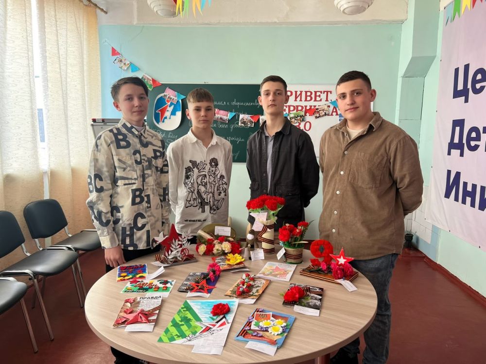 Школьники Снежного почтили память героев прошлого и настоящего Школьники Снежного почтили память героев прошлого и настоящего