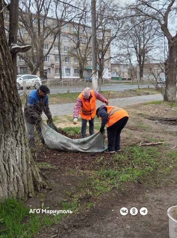 За вчерашний день жилищники благоустроили больше дюжины дворов За вчерашний день жилищники благоустроили больше дюжины дворов