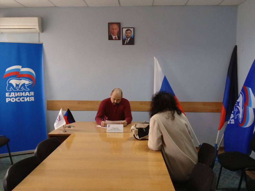 Сегодня, 8 апреля, в общественной приемной Всероссийской политической партии "Единая Россия" состоялся прием граждан, который провел первый заместитель главы администрации городского округа Иловайск Свердлов Михаил Николаевич Сегодня, 8 апреля, в общественной приемной Всероссийской политической партии "Единая Россия" состоялся прием граждан, который провел первый заместитель главы администрации городского округа Иловайск Свердлов Михаил Николаевич
