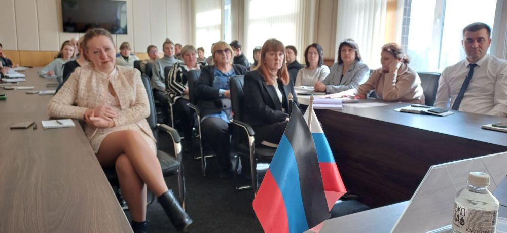 Валентин Левченко: В теплой и доверительной обстановке прошла сегодня встреча с коллективом сотрудников ДОНЕЦКСТАТа Валентин Левченко: В теплой и доверительной обстановке прошла сегодня встреча с коллективом сотрудников ДОНЕЦКСТАТа