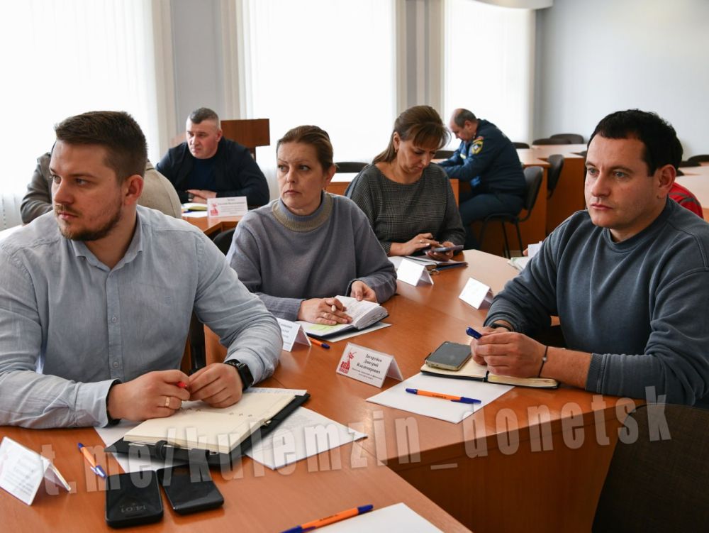 Алексей Кулемзин: В рамках подготовки к празднованию 80-й годовщины Победы провёл заседание организационного комитета, в котором приняли участие все силовые структуры и ведомства города Алексей Кулемзин: В рамках подготовки к празднованию 80-й годовщины Победы провёл заседание организационного комитета, в котором приняли участие все силовые структуры и ведомства города