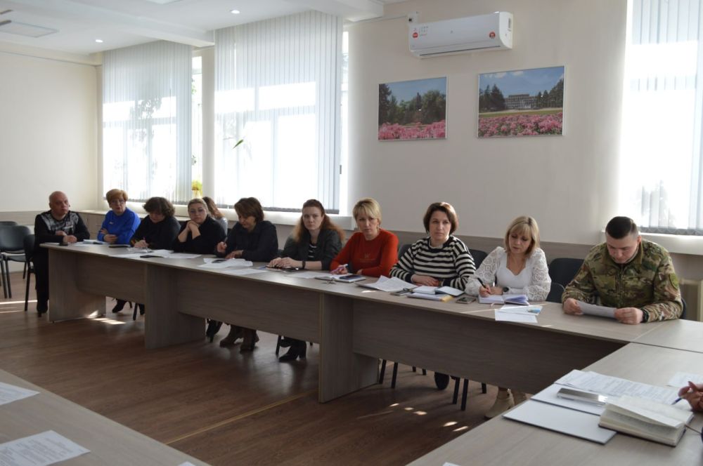 Татьяна Копылова: Сегодня, 9 апреля, на аппаратном совещании Управы Ворошиловского внутригородского района Администрации городского округа Донецк обсуждались вопросы жизнедеятельности района, а именно: Татьяна Копылова: Сегодня, 9 апреля, на аппаратном совещании Управы Ворошиловского внутригородского района Администрации городского округа Донецк обсуждались вопросы жизнедеятельности района, а именно: