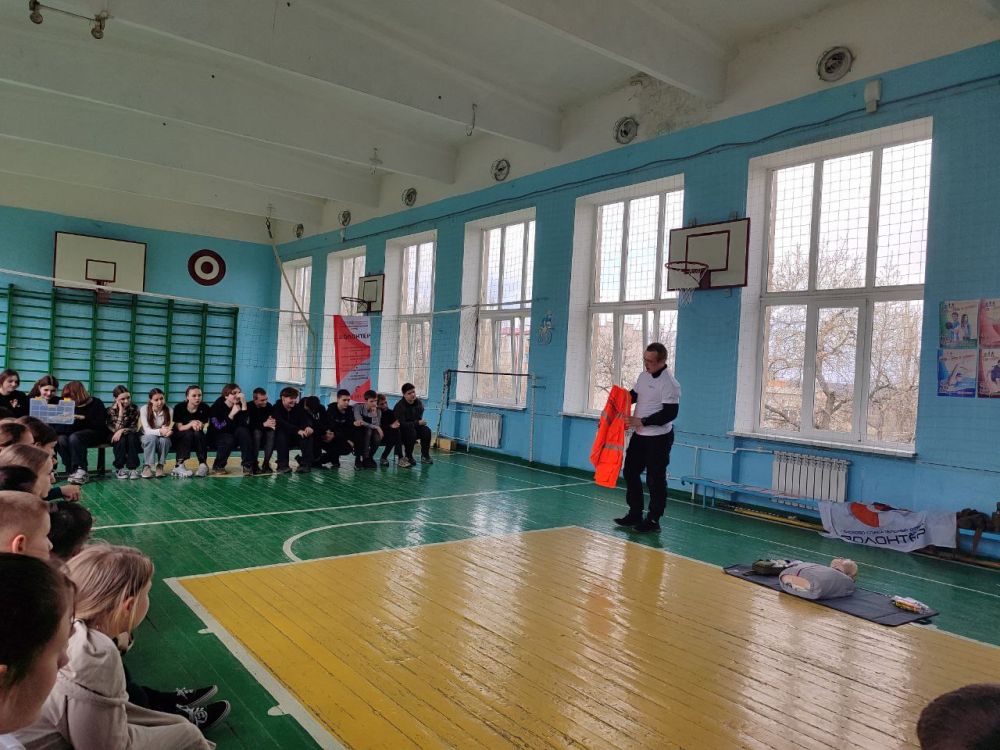 Будь осторожен. В ГБОУ "СШ №12 им. М. Толстых г. о. Иловайск" состоялась лекция по тактической медицине и поисковой работе, которую провели волонтеры Центра Дома Народного Единства Нижегородской области Будь осторожен. В ГБОУ "СШ №12 им. М. Толстых г. о. Иловайск" состоялась лекция по тактической медицине и поисковой работе, которую провели волонтеры Центра Дома Народного Единства Нижегородской области