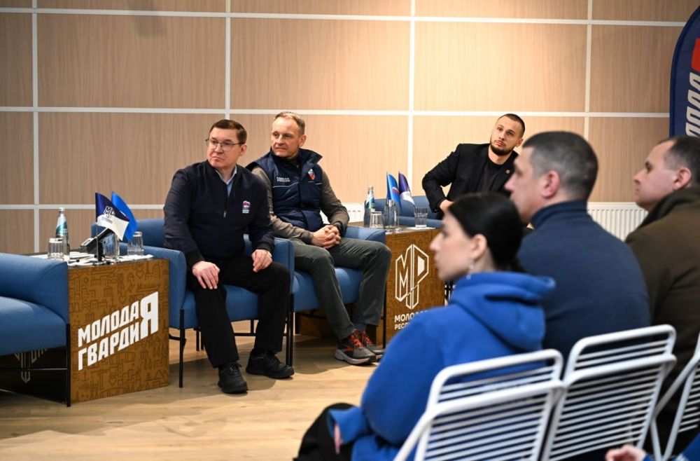 Сергей Прокопенко: Совместно с секретарем Генерального Совета Партии "ЕДИНАЯ РОССИЯ" Владимиром Якушевым и Руководителем Центрального исполнительного комитета Партии Александром Сидякиным встретились активом Молодой Гвардии... Сергей Прокопенко: Совместно с секретарем Генерального Совета Партии "ЕДИНАЯ РОССИЯ" Владимиром Якушевым и Руководителем Центрального исполнительного комитета Партии Александром Сидякиным встретились активом Молодой Гвардии...