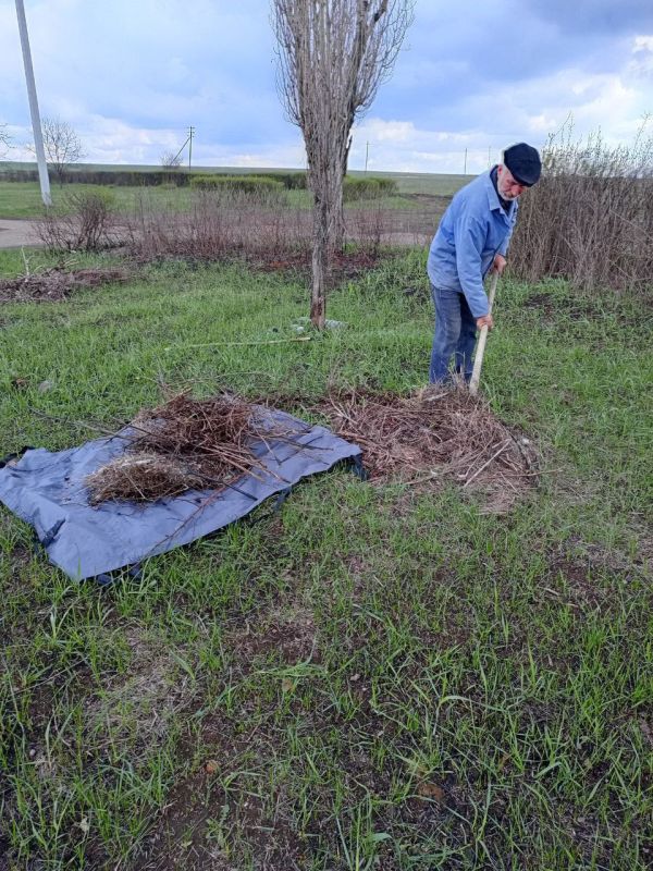 Сотрудники образовательных учреждений городского округа Енакиево вышли на санитарный час Сотрудники образовательных учреждений городского округа Енакиево вышли на санитарный час