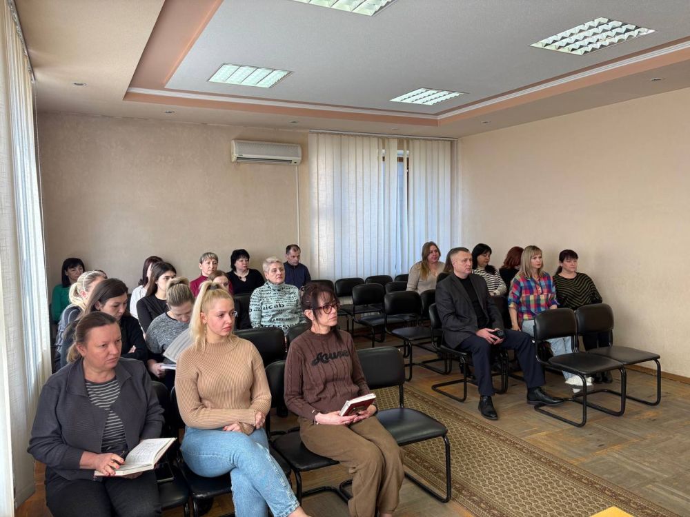 Сегодня, 9 апреля, Руководитель Управы Ленинского внутригородского района Администрации городского округа Донецк Татьяна Темникова провела расширенное аппаратное совещание Сегодня, 9 апреля, Руководитель Управы Ленинского внутригородского района Администрации городского округа Донецк Татьяна Темникова провела расширенное аппаратное совещание