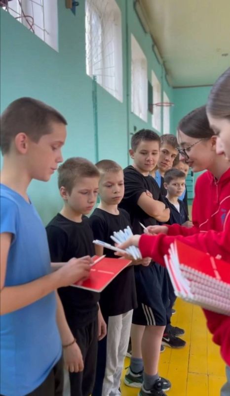 Николай Михайлов: Представители Старобешевского округа с волонтерской миссией посетили детский дом в Амвросиевке Николай Михайлов: Представители Старобешевского округа с волонтерской миссией посетили детский дом в Амвросиевке