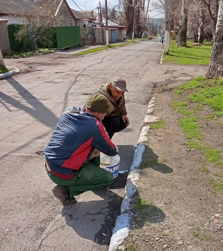 Силами коммунальных предприятий были проделаны работы по наведению чистоты и порядка на территории г. Моспино: Силами коммунальных предприятий были проделаны работы по наведению чистоты и порядка на территории г. Моспино: