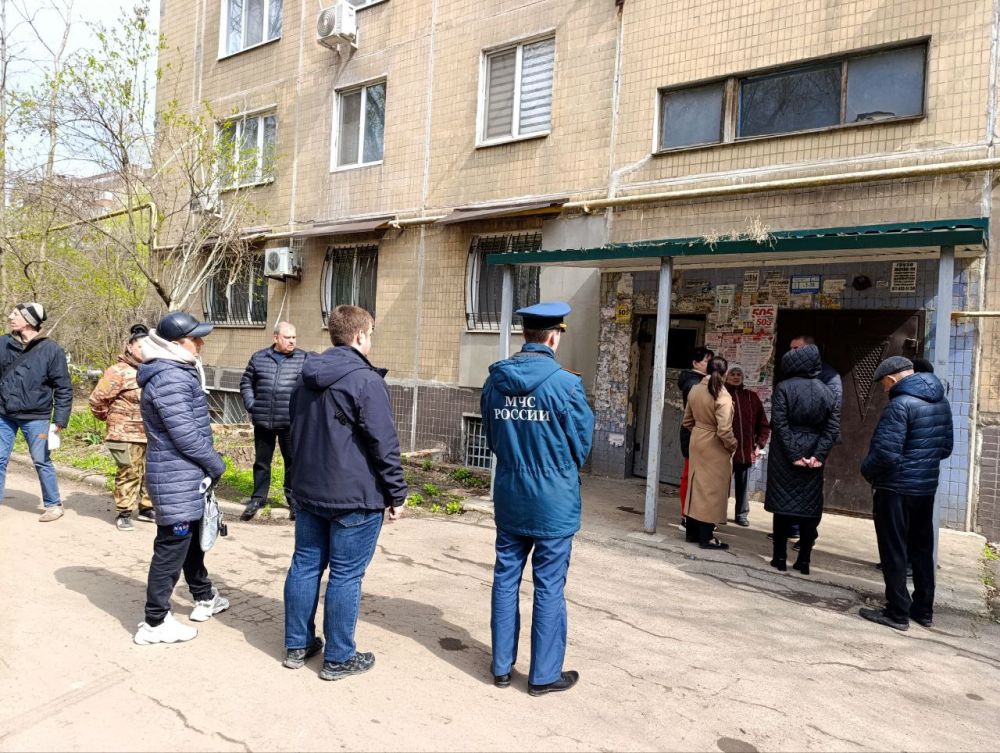 Продолжаются встречи с жителями Ленинского района города Донецка Продолжаются встречи с жителями Ленинского района города Донецка