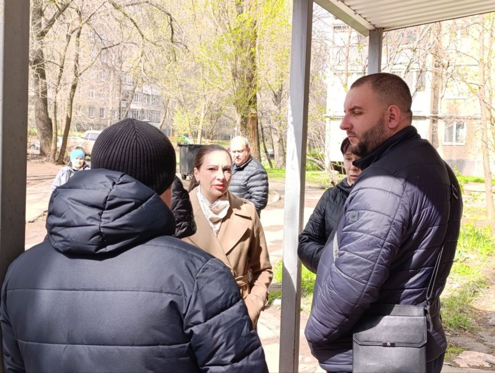 Продолжаются встречи с жителями Ленинского района города Донецка Продолжаются встречи с жителями Ленинского района города Донецка