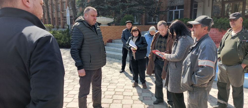 Юрий Будрин: Сегодня, 09 апреля 2025 года, на территории микрорайона "Текстильщик" прошел сход с гражданами Кировского района Юрий Будрин: Сегодня, 09 апреля 2025 года, на территории микрорайона "Текстильщик" прошел сход с гражданами Кировского района