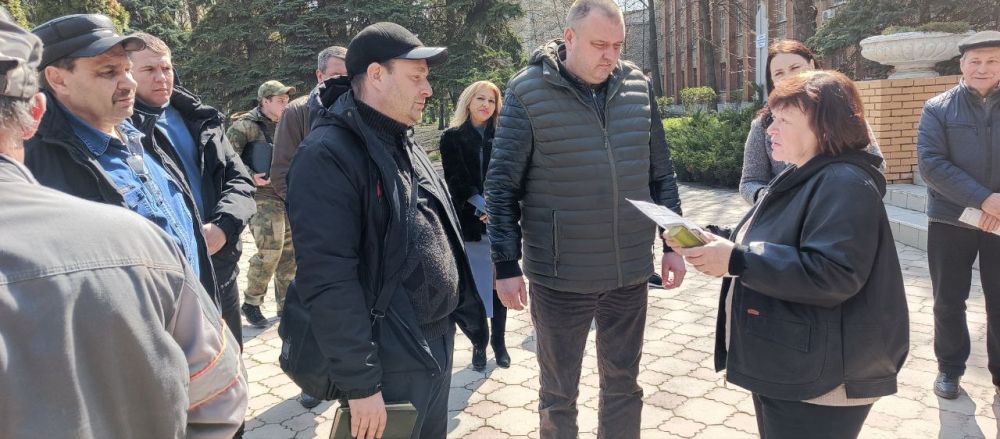 Юрий Будрин: Сегодня, 09 апреля 2025 года, на территории микрорайона "Текстильщик" прошел сход с гражданами Кировского района Юрий Будрин: Сегодня, 09 апреля 2025 года, на территории микрорайона "Текстильщик" прошел сход с гражданами Кировского района