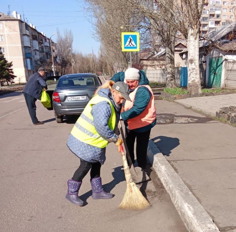 Силами коммунальных предприятий были проделаны работы по наведению чистоты и порядка на территории г. Моспино: Силами коммунальных предприятий были проделаны работы по наведению чистоты и порядка на территории г. Моспино: