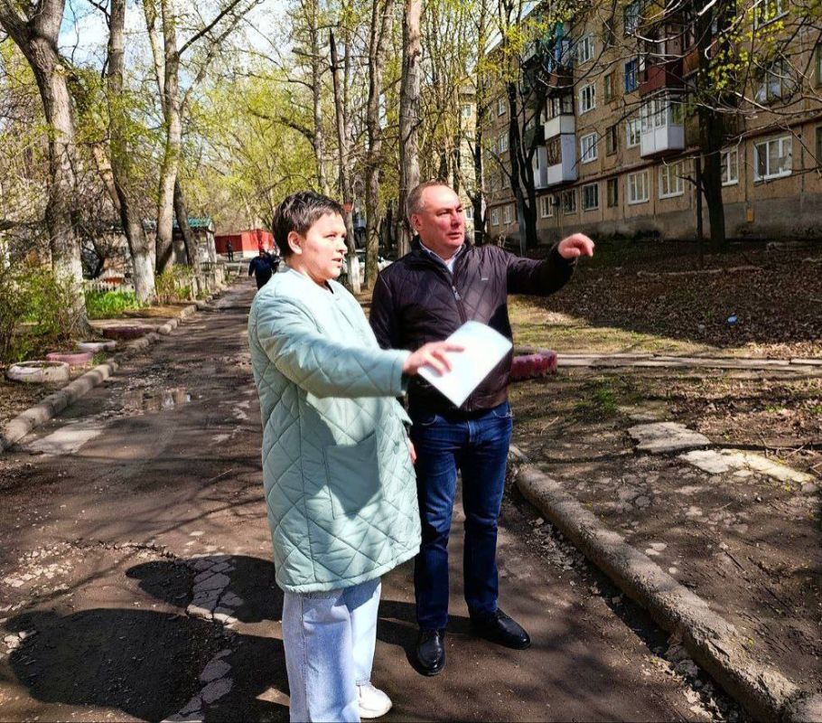 Михаил Меренков: Сегодня, 9 апреля, в Буденновском районе прошла встреча с населением на территории микрорайона «Майский 1», где жители смогли задать интересующие вопросы и получить ответы от представителей профильных... Михаил Меренков: Сегодня, 9 апреля, в Буденновском районе прошла встреча с населением на территории микрорайона «Майский 1», где жители смогли задать интересующие вопросы и получить ответы от представителей профильных...