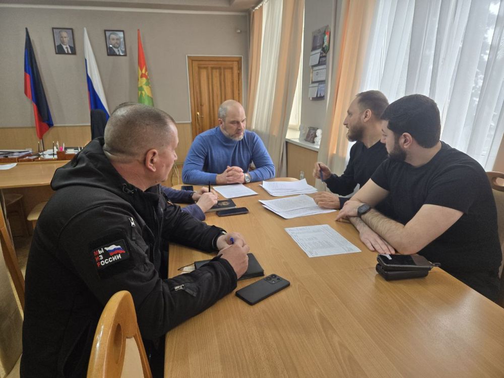 Сегодня глава муниципального образования городского округа Дебальцево Сергей Желновач провел рабочую встречу с представителями рабочей группы шефа-региона Чукотского автономного округа Сегодня глава муниципального образования городского округа Дебальцево Сергей Желновач провел рабочую встречу с представителями рабочей группы шефа-региона Чукотского автономного округа
