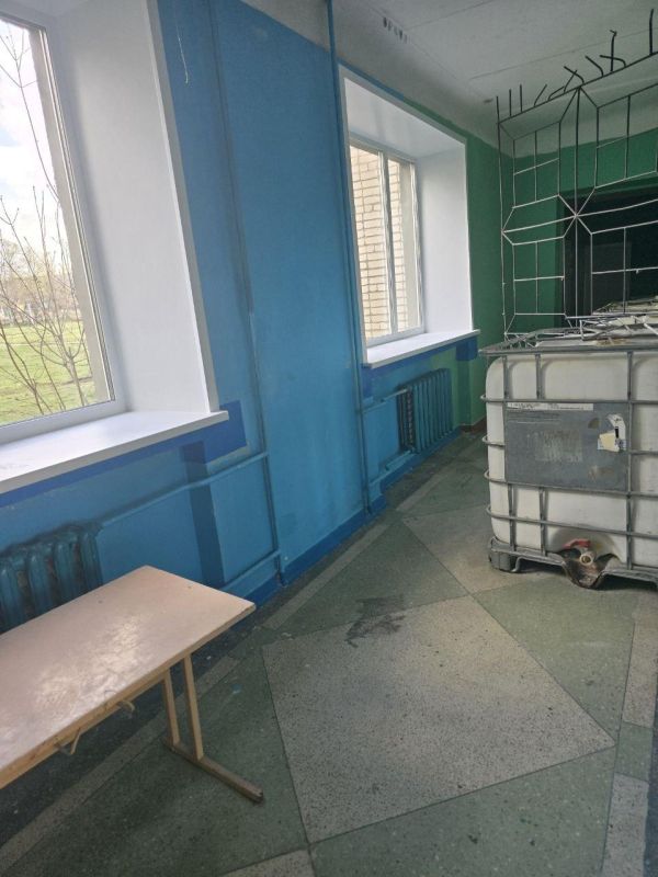 Нижегородские специалисты заменили более 100 окон в школе № 17 Харцызска Нижегородские специалисты заменили более 100 окон в школе № 17 Харцызска