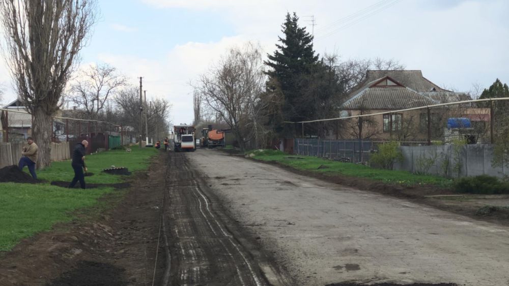 Николай Михайлов: В Старобешево при поддержке Бурятии идет ремонт на двух дорожных участках Николай Михайлов: В Старобешево при поддержке Бурятии идет ремонт на двух дорожных участках