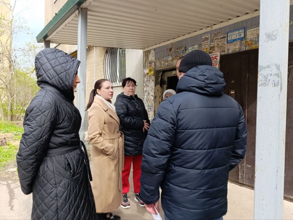 Продолжаются встречи с жителями Ленинского района города Донецка Продолжаются встречи с жителями Ленинского района города Донецка