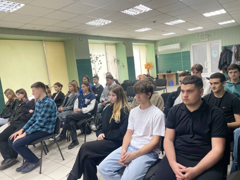 Скажи наркотикам НЕТ. По инициативе сектора молодежной политики администрации, совместно с представителями ОМВД РФ «Мангушский» прошла профилактическая беседа с учениками ГБОУ «Мангушская школа №2» Одной из ключевых тем... Скажи наркотикам НЕТ. По инициативе сектора молодежной политики администрации, совместно с представителями ОМВД РФ «Мангушский» прошла профилактическая беседа с учениками ГБОУ «Мангушская школа №2» Одной из ключевых тем...