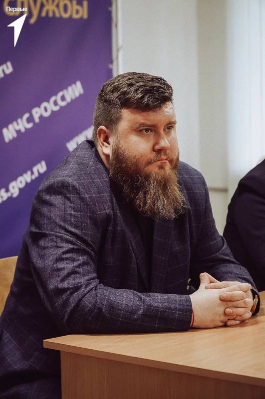 Депутаты Клавдия Кульбацкая и Александр Черников вместе со студентами Донецкого института ГПС МЧС посетили выставку 20:14 Депутаты Клавдия Кульбацкая и Александр Черников вместе со студентами Донецкого института ГПС МЧС посетили выставку 20:14
