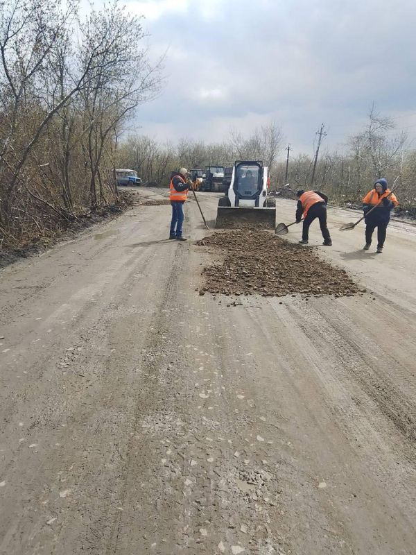 Благодаря региону-шефу в Торезе ведутся активные ремонтные работы Благодаря региону-шефу в Торезе ведутся активные ремонтные работы