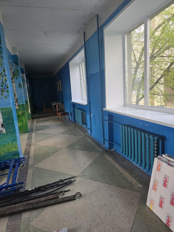 Нижегородские специалисты заменили более 100 окон в школе № 17 Харцызска Нижегородские специалисты заменили более 100 окон в школе № 17 Харцызска