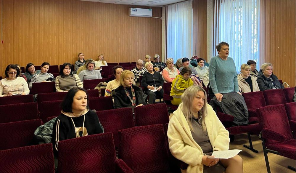 Сегодня, 9 апреля 2025 года, руководитель Управы Буденновского внутригородского района Администрации городского округа Донецк Михаил Меренков провел аппаратное совещание Сегодня, 9 апреля 2025 года, руководитель Управы Буденновского внутригородского района Администрации городского округа Донецк Михаил Меренков провел аппаратное совещание
