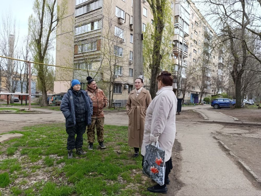 Продолжаются встречи с жителями Ленинского района города Донецка Продолжаются встречи с жителями Ленинского района города Донецка