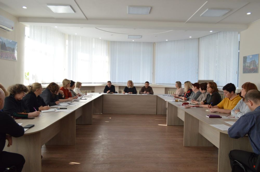 Татьяна Копылова: Сегодня, 9 апреля, на аппаратном совещании Управы Ворошиловского внутригородского района Администрации городского округа Донецк обсуждались вопросы жизнедеятельности района, а именно: Татьяна Копылова: Сегодня, 9 апреля, на аппаратном совещании Управы Ворошиловского внутригородского района Администрации городского округа Донецк обсуждались вопросы жизнедеятельности района, а именно: