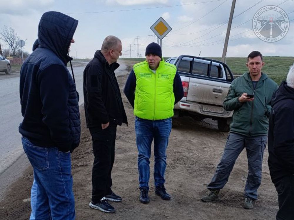 Денис Тюрин обсудил с представителями региона-шефа ход восстановления дорожных объектов в Дебальцевском округе Денис Тюрин обсудил с представителями региона-шефа ход восстановления дорожных объектов в Дебальцевском округе