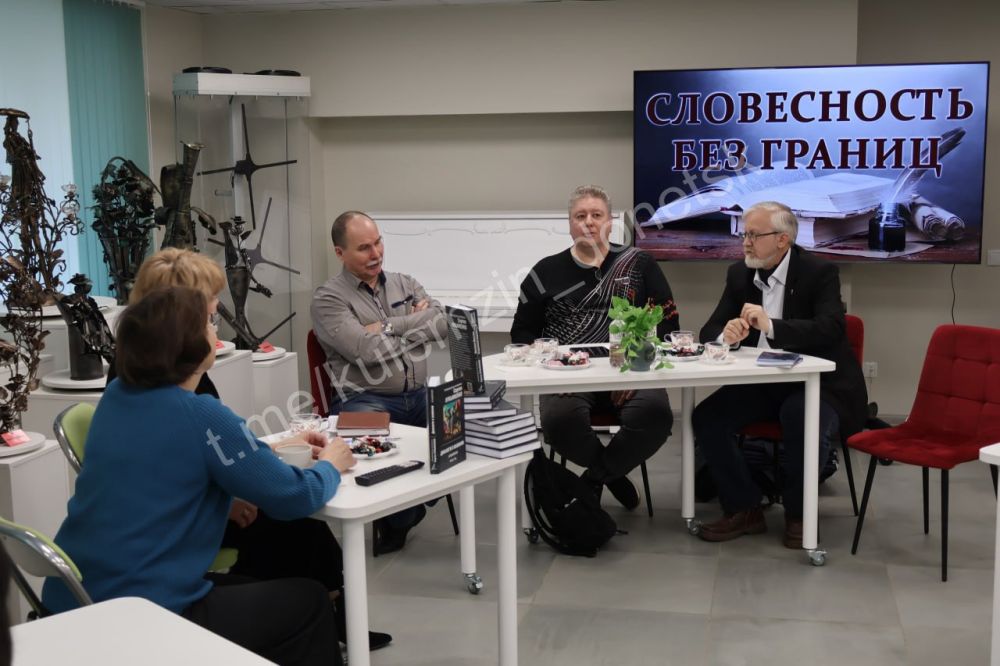 В Донецке представители Российской государственной библиотеки для молодёжи провели семинар-тренинг для молодых библиотекарей «Библиотека – пространство возможностей и креатива» в республиканской библиотеке для молодежи В Донецке представители Российской государственной библиотеки для молодёжи провели семинар-тренинг для молодых библиотекарей «Библиотека – пространство возможностей и креатива» в республиканской библиотеке для молодежи