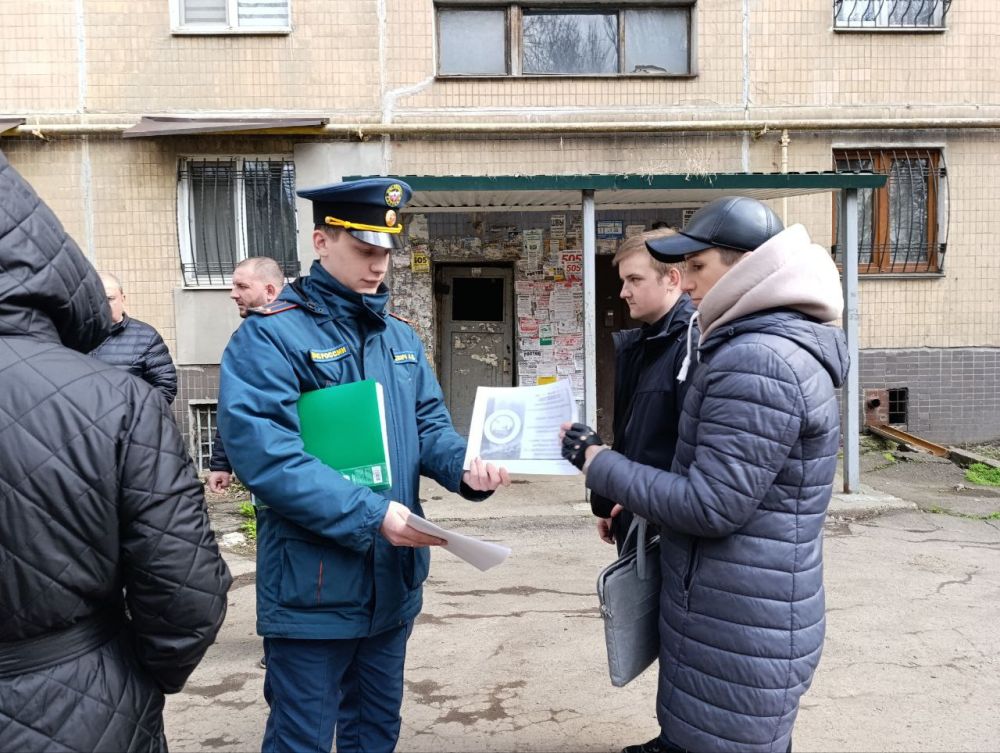 Продолжаются встречи с жителями Ленинского района города Донецка Продолжаются встречи с жителями Ленинского района города Донецка