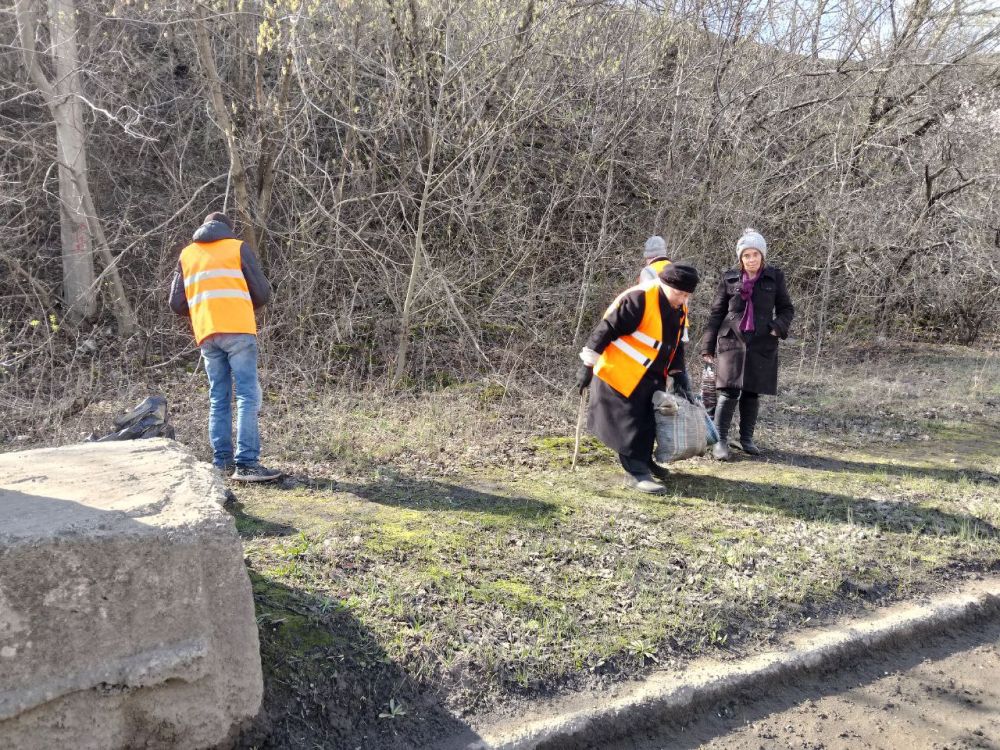 В Кировском внутригородском районе продолжаются работы по санитарному содержанию территории В Кировском внутригородском районе продолжаются работы по санитарному содержанию территории