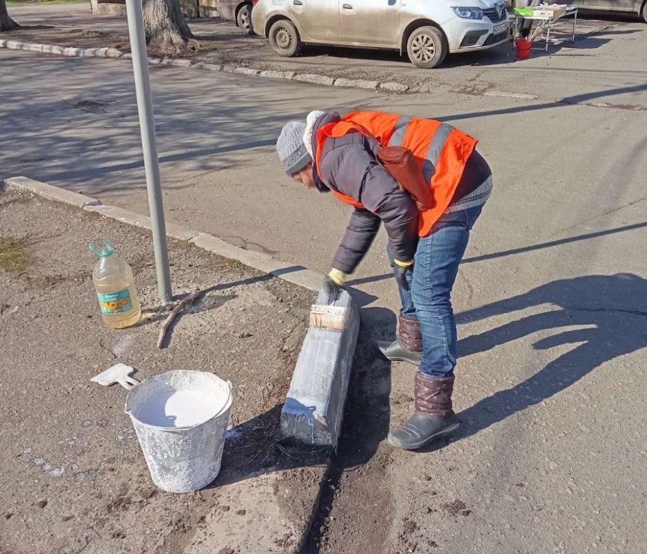 Силами коммунальных предприятий были проделаны работы по наведению чистоты и порядка на территории г. Моспино: Силами коммунальных предприятий были проделаны работы по наведению чистоты и порядка на территории г. Моспино: