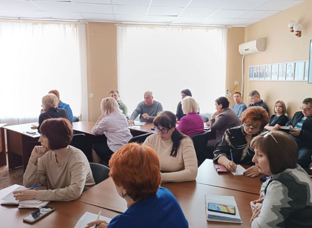 Игорь Лызов: На еженедельном аппаратном совещании с начальниками управлений, отделов, секторов администрации округа и руководителями учреждений рассмотрели ряд вопросов Игорь Лызов: На еженедельном аппаратном совещании с начальниками управлений, отделов, секторов администрации округа и руководителями учреждений рассмотрели ряд вопросов
