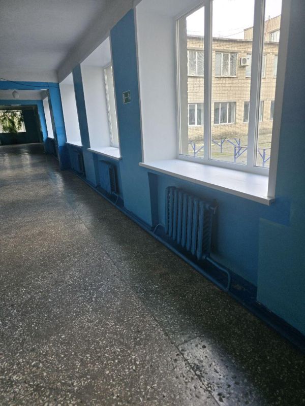 Нижегородские специалисты заменили более 100 окон в школе № 17 Харцызска Нижегородские специалисты заменили более 100 окон в школе № 17 Харцызска