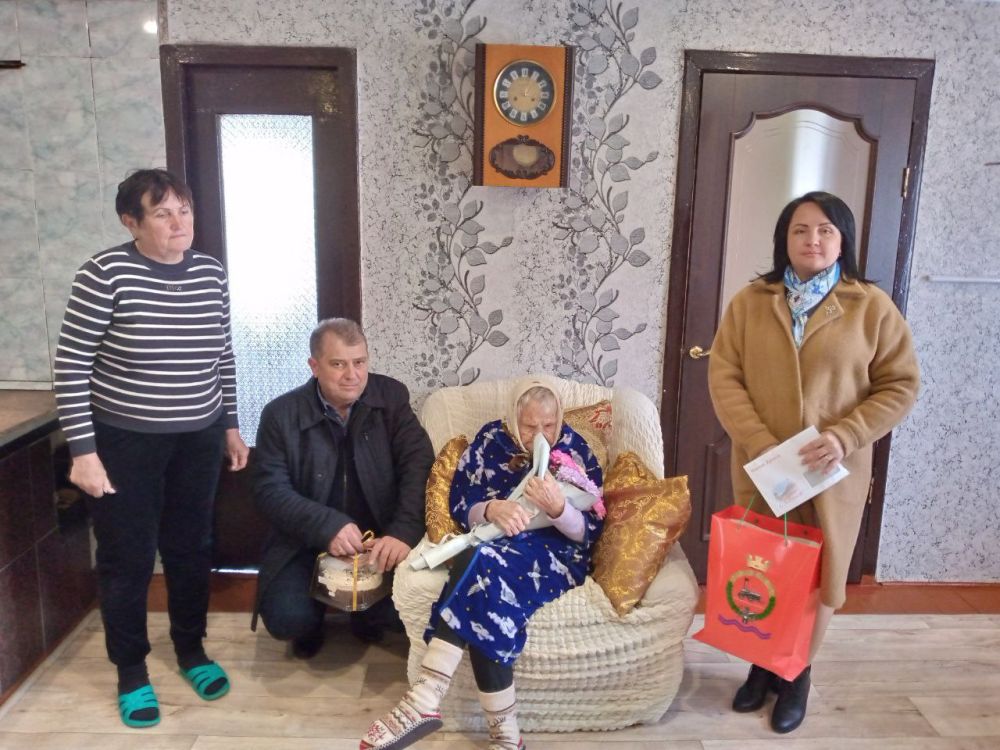 Годы мужества и чести. Сегодня мы отмечаем 95-й день рождения замечательной женщины, ветерана Великой Отечественной войны Логутенко Софии Ивановны, которая живет в Хлебодаровке Годы мужества и чести. Сегодня мы отмечаем 95-й день рождения замечательной женщины, ветерана Великой Отечественной войны Логутенко Софии Ивановны, которая живет в Хлебодаровке