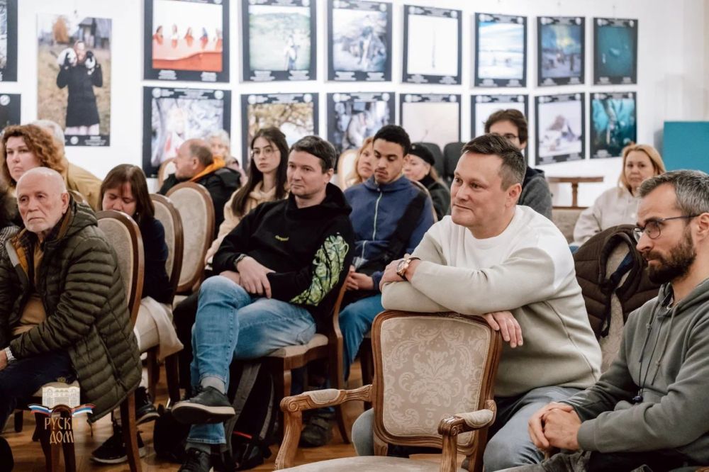 Встреча с писателем-фантастом Сергеем Лукьяненко и поэтессой Анной Ревякиной прошла в Русском Доме в Белграде Встреча с писателем-фантастом Сергеем Лукьяненко и поэтессой Анной Ревякиной прошла в Русском Доме в Белграде