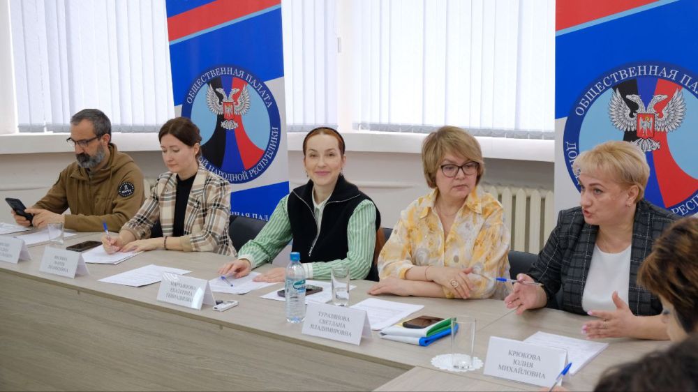 Юлия Крюкова приняла участие в круглом столе, приуроченном ко Дню беременных Юлия Крюкова приняла участие в круглом столе, приуроченном ко Дню беременных