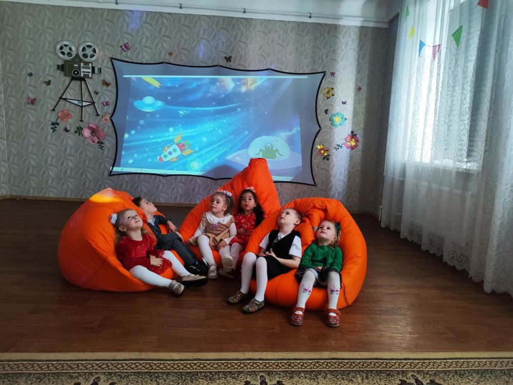 #День_космонавтики. В преддверии Дня космонавтики, который вся наша страна отмечает 12 апреля в ГКДОУ «Детский сад № 4 «Сказка» г. о. Дебальцево» воспитатель Ширинова А.Э. провела мероприятие с детьми младшей группы на тему:... #День_космонавтики. В преддверии Дня космонавтики, который вся наша страна отмечает 12 апреля в ГКДОУ «Детский сад № 4 «Сказка» г. о. Дебальцево» воспитатель Ширинова А.Э. провела мероприятие с детьми младшей группы на тему:...