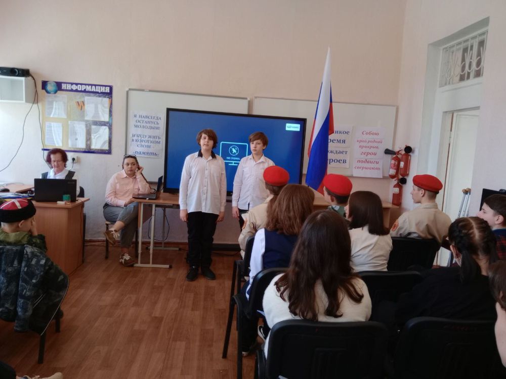 С завершением серии поэтических чтений, которые состоялись в Докучаевской школе № 6 в память о наших погибших земляках, защитниках Донбасса, выражаю искреннюю благодарность Совету женщин города Докучаевска в лице... С завершением серии поэтических чтений, которые состоялись в Докучаевской школе № 6 в память о наших погибших земляках, защитниках Донбасса, выражаю искреннюю благодарность Совету женщин города Докучаевска в лице...