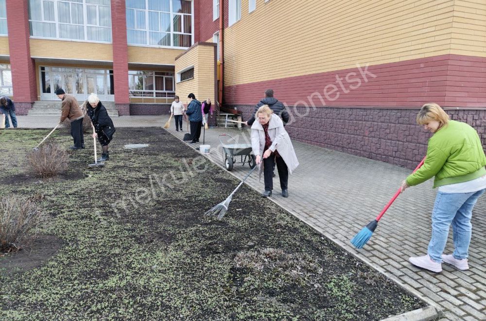 Алексей Кулемзин: В еженедельной экологической акции «Чистый четверг» приняли активное участие сотрудники учреждений образования, культуры, также управления по физической культуре и спорту, Дворца спорта «Шахтёр» и Центра... Алексей Кулемзин: В еженедельной экологической акции «Чистый четверг» приняли активное участие сотрудники учреждений образования, культуры, также управления по физической культуре и спорту, Дворца спорта «Шахтёр» и Центра...