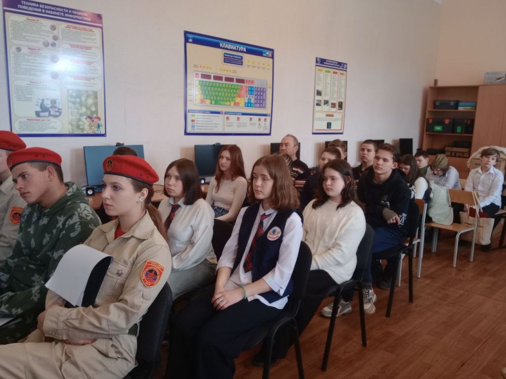 С завершением серии поэтических чтений, которые состоялись в Докучаевской школе № 6 в память о наших погибших земляках, защитниках Донбасса, выражаю искреннюю благодарность Совету женщин города Докучаевска в лице... С завершением серии поэтических чтений, которые состоялись в Докучаевской школе № 6 в память о наших погибших земляках, защитниках Донбасса, выражаю искреннюю благодарность Совету женщин города Докучаевска в лице...