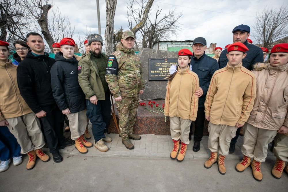 Олег Моргун: В кругу почетных гостей открыли памятный знак Ивану Мерзляку Олег Моргун: В кругу почетных гостей открыли памятный знак Ивану Мерзляку