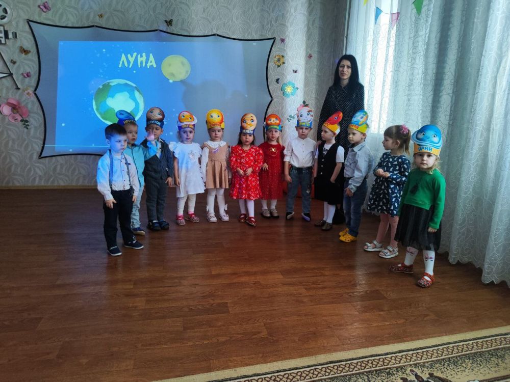 #День_космонавтики. В преддверии Дня космонавтики, который вся наша страна отмечает 12 апреля в ГКДОУ «Детский сад № 4 «Сказка» г. о. Дебальцево» воспитатель Ширинова А.Э. провела мероприятие с детьми младшей группы на тему:... #День_космонавтики. В преддверии Дня космонавтики, который вся наша страна отмечает 12 апреля в ГКДОУ «Детский сад № 4 «Сказка» г. о. Дебальцево» воспитатель Ширинова А.Э. провела мероприятие с детьми младшей группы на тему:...