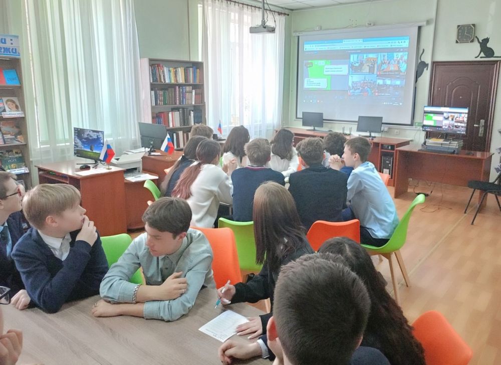 К Всемирному Дню здоровья, 8 апреля Юношеская библиотека МБУ «ЦБС г. Макеевки» совместно с Городской библиотекой г. Нефтеюганска Ханты-Мансийского автономного округа Югры провела интеллектуально-развлекательную игру... К Всемирному Дню здоровья, 8 апреля Юношеская библиотека МБУ «ЦБС г. Макеевки» совместно с Городской библиотекой г. Нефтеюганска Ханты-Мансийского автономного округа Югры провела интеллектуально-развлекательную игру...