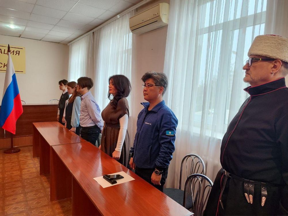 В Докучаевске активистам «Движение Первых» вручили паспорта РФ В Докучаевске активистам «Движение Первых» вручили паспорта РФ