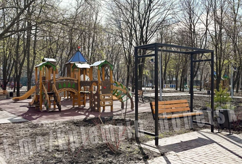 Алексей Кулемзин: В ходе рабочего визита в Донецк секретаря Генерального совета партии «Единая Россия» Владимира Якушева посетили одно из любимых мест наших жителей – сквер «Строитель» Алексей Кулемзин: В ходе рабочего визита в Донецк секретаря Генерального совета партии «Единая Россия» Владимира Якушева посетили одно из любимых мест наших жителей – сквер «Строитель»
