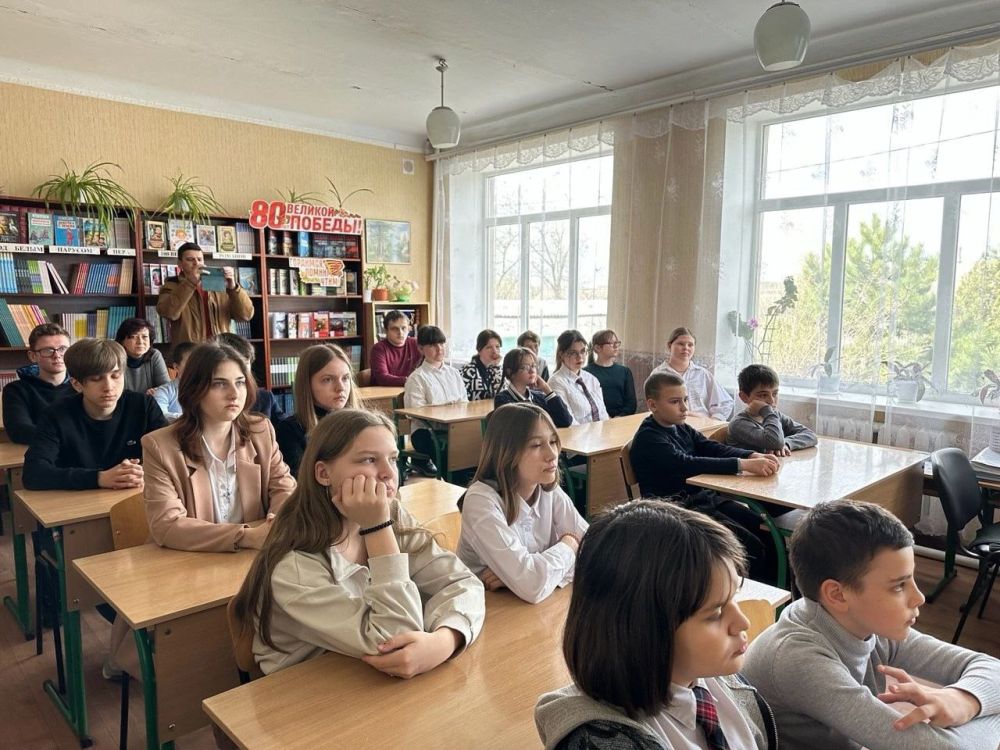Движение "Первые" в сотрудничестве с сектором молодежной политики администрации городского округа Докучаевск, при поддержке депутата от фракции Партии "Единая Россия" в Докучаевском городском совете Виктора Баркалова и... Движение "Первые" в сотрудничестве с сектором молодежной политики администрации городского округа Докучаевск, при поддержке депутата от фракции Партии "Единая Россия" в Докучаевском городском совете Виктора Баркалова и...