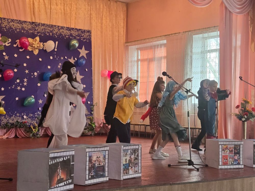 Сергей Желновач: Сегодня в ГБОУ «Школа № 5 г.о. Дебальцево» прошел Фестиваль музыки и поэзии из отечественных фильмов Сергей Желновач: Сегодня в ГБОУ «Школа № 5 г.о. Дебальцево» прошел Фестиваль музыки и поэзии из отечественных фильмов